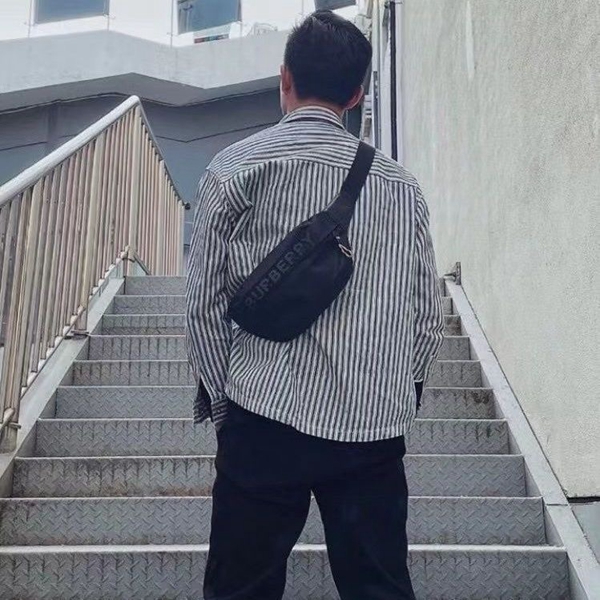 激安ブランドバッグ背面デザイン